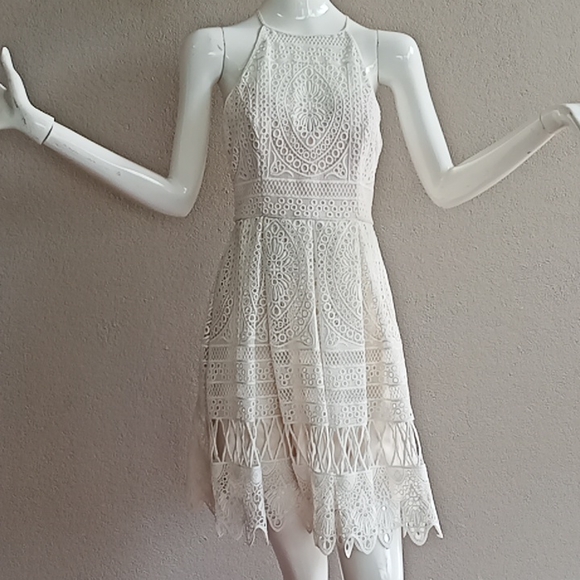 Forever New Dresses & Skirts - 💥HOST PICK💥 Forever New lace dress